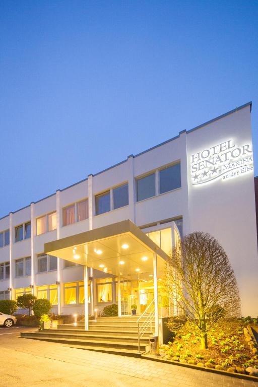 Hotel Senator Marina Wedel Exteriér fotografie